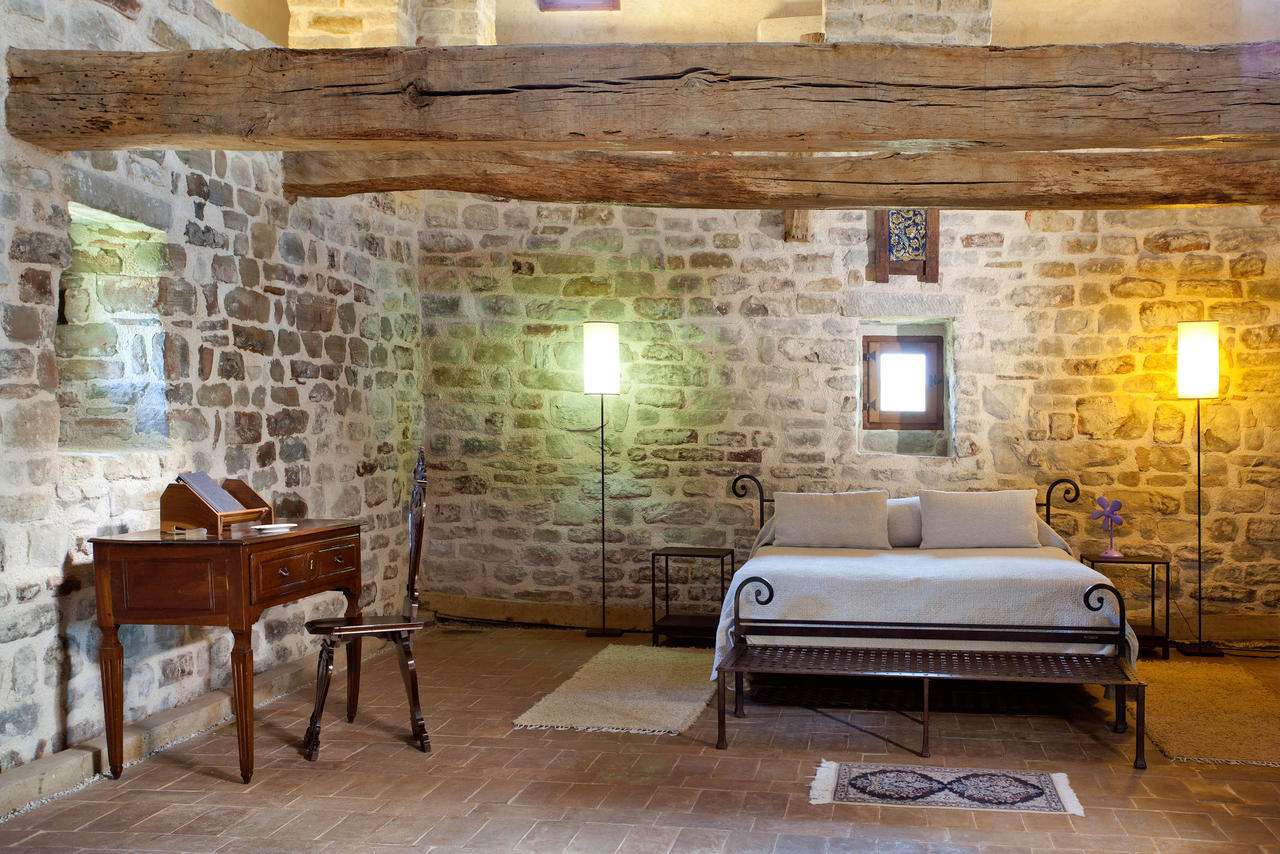 Gasthaus Castello Di Magrano Carbonesca Zimmer foto